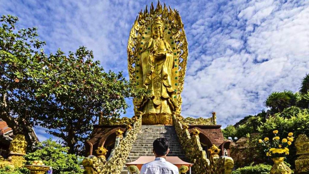 Chiêm ngưỡng pho tượng đôi Phật Bà Quan Âm cao nhất Việt Nam tại Tịnh xá Ngọc Hòa
