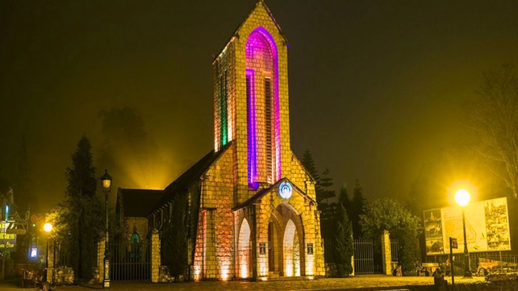 Nhà thờ đá Sapa về đêm