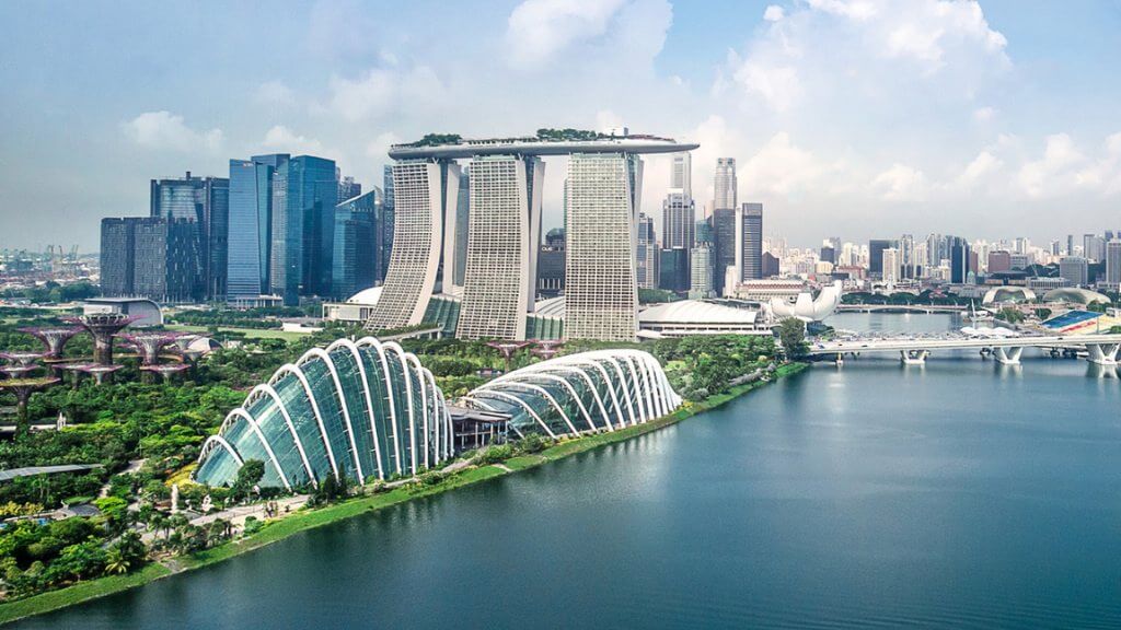 Đến vịnh Marina Bay để ngắm nhìn toàn cảnh khu vực sầm uất nhất Singapore