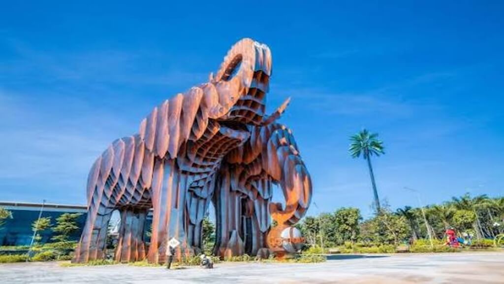 Song tượng thịnh vượng - Biểu tượng thủ phủ Tây Nguyên