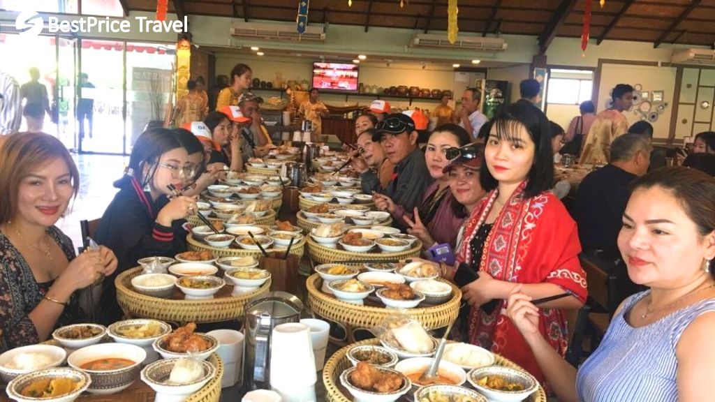 Bữa ăn thịnh soạn trong tour Thái Lan