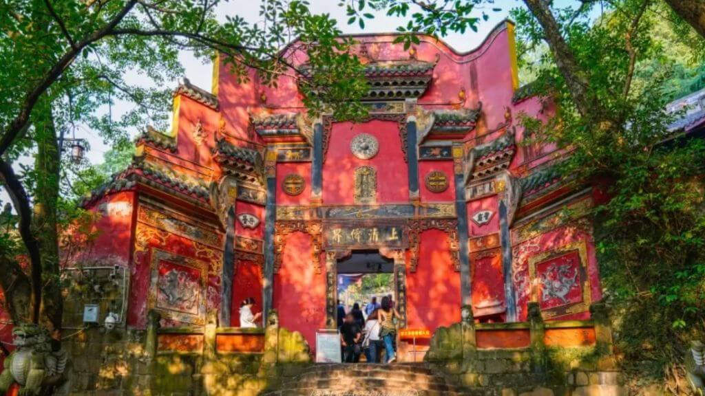 Lão Quân Động – điểm đến gắn liền với huyền thoại và tín ngưỡng dân gian