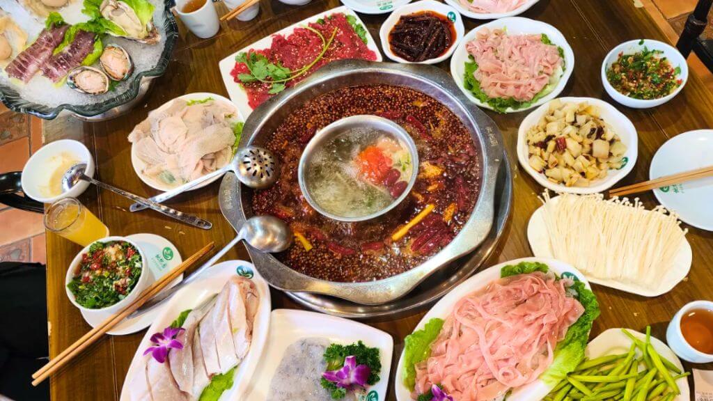 Thưởng thức lẩu Tỳ Bà Viên