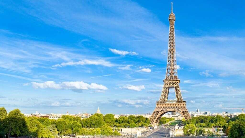 Tháp Eiffel biểu tượng vượt thời gian của Paris