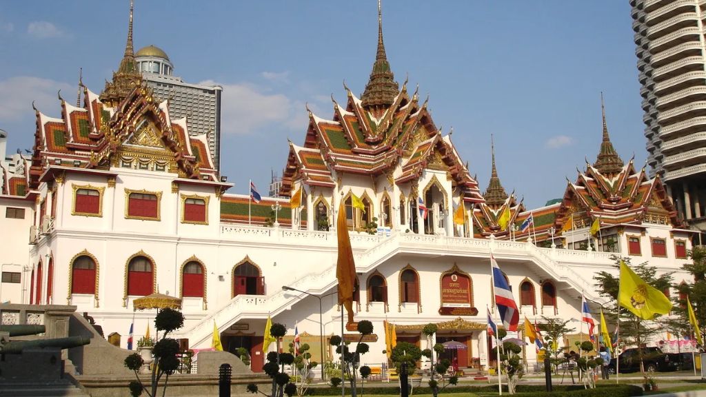 Ngôi chùa Thuyền Wat Yannawa cổ kính nằm bên dòng sông Chao Phraya