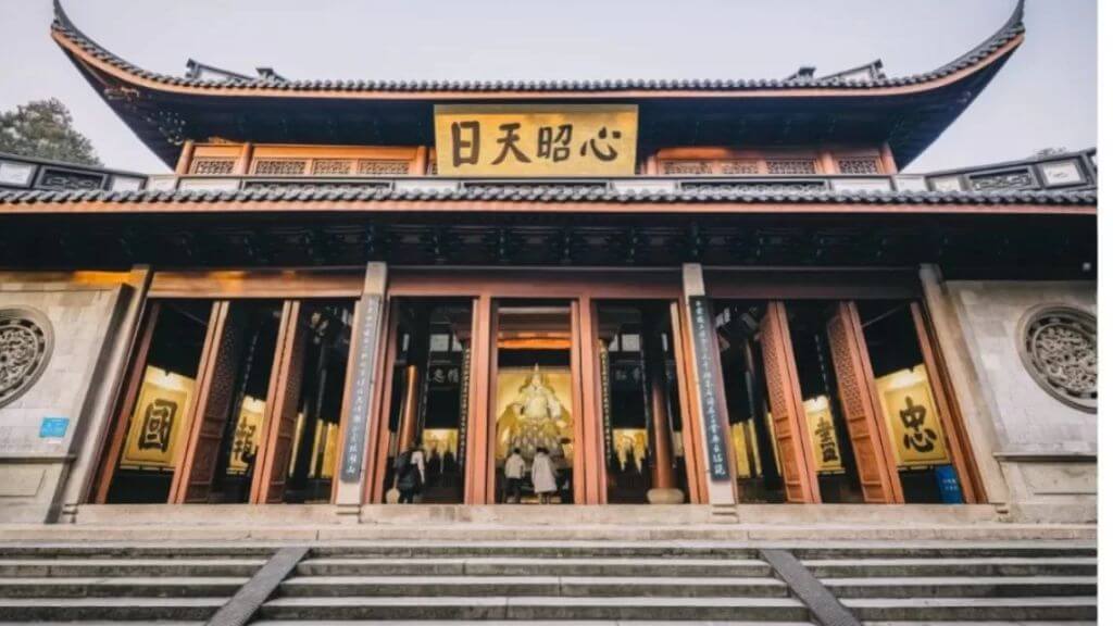 Cầu may tại Miếu Nhạc Phi
