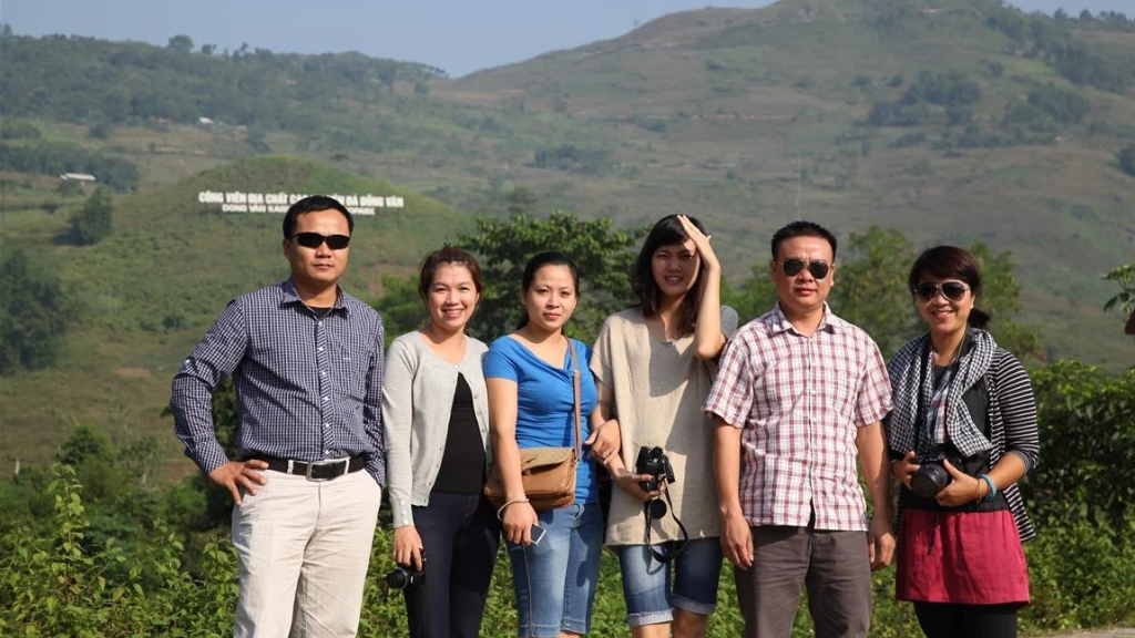 Du khách check in tại Công viên Địa chất toàn cầu Cao nguyên đá Đồng Văn