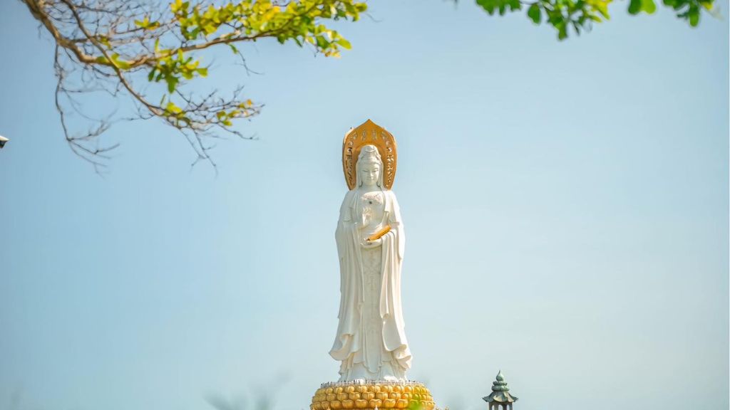 Bức tượng Nam Sơn Hải Thượng Quan Âm nổi tiếng