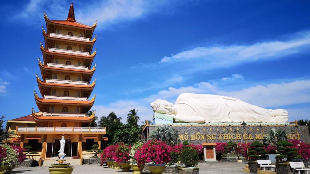 Chùa Vĩnh Tràng, ngôi chùa lớn và có kiến trúc đặc biệt nhất vùng châu thổ sông Mê Kông