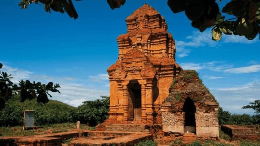 Tháp Chàm Poshanu – huyền bí và cổ kính, lưu giữ dấu ấn văn hóa Chăm xưa