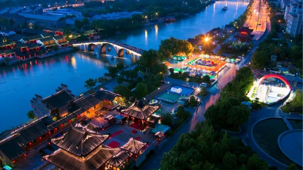 Cảm nhận nhịp sống sôi động của Hàng Châu trong đêm huyền diệu