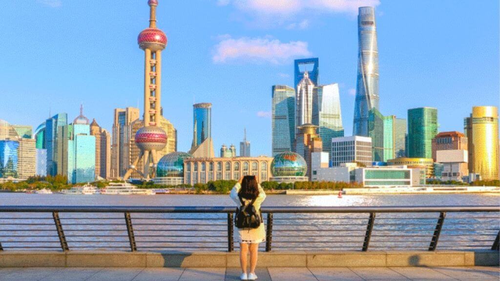 Lưu lại những bức hình đẹp tại biểu tượng du lịch nổi tiếng tại Bến Thượng Hải