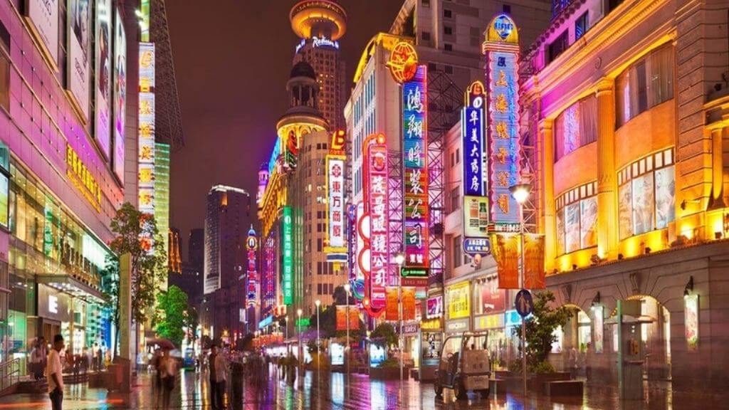 Tản bộ về đêm tại  Phố đi bộ Nam Kinh