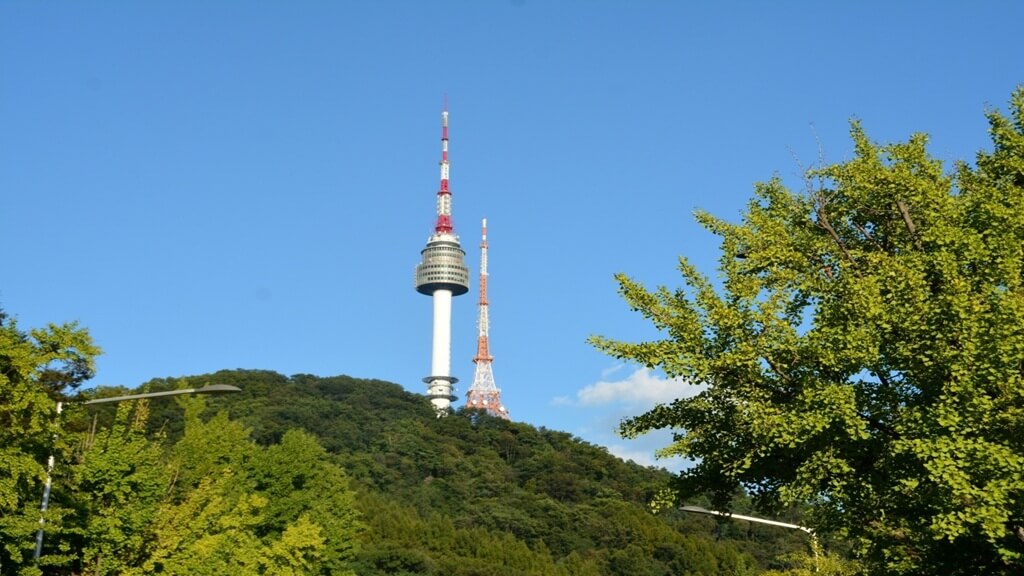 Tháp Namsan - biểu tượng nổi tiếng của Hàn Quốc