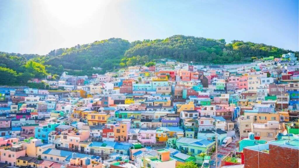 Trải nghiệm tản bộ qua những con phố đầy màu sắc của Gamcheon