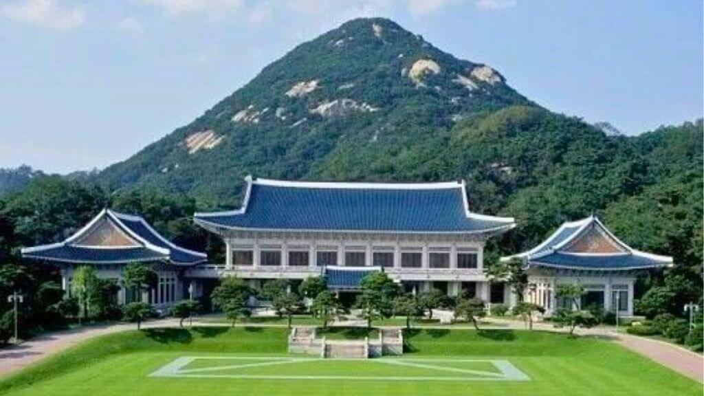 Hành trình khám phá văn hóa và chính trị tại Nhà Xanh