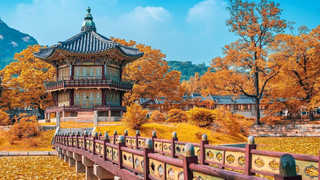 Cung điện Gyeongbok mùa lá đỏ