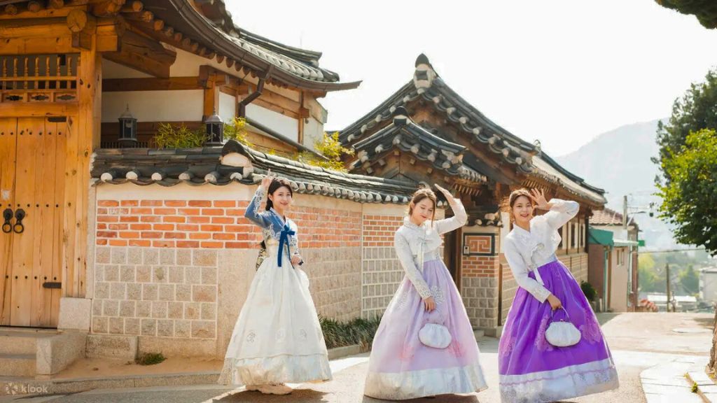 Du lịch Hàn Quốc - Làng cổ Bukchon Hanok