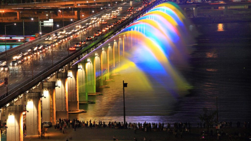 Sông Hàn với đài phun nước ánh sáng tuyệt đẹp