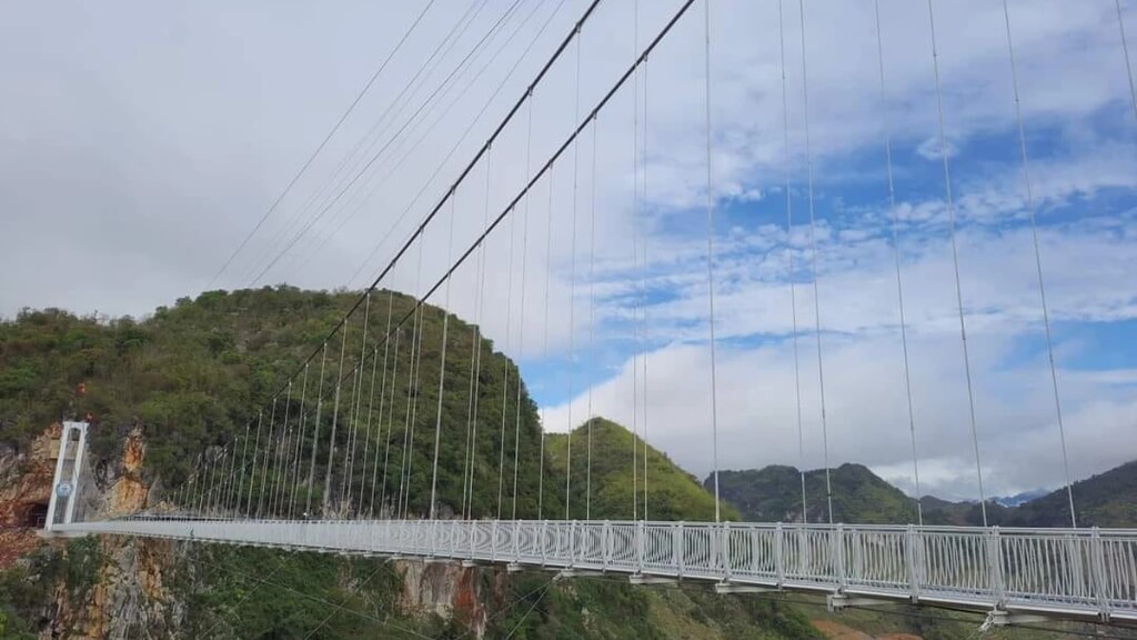 Cầu kính Bạch Long – cây cầu kính dài nhất thế giới, vừa sợ vừa mê!