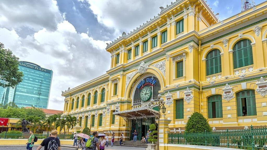 Kiến trúc của Bưu Điện Thành Phố HCM