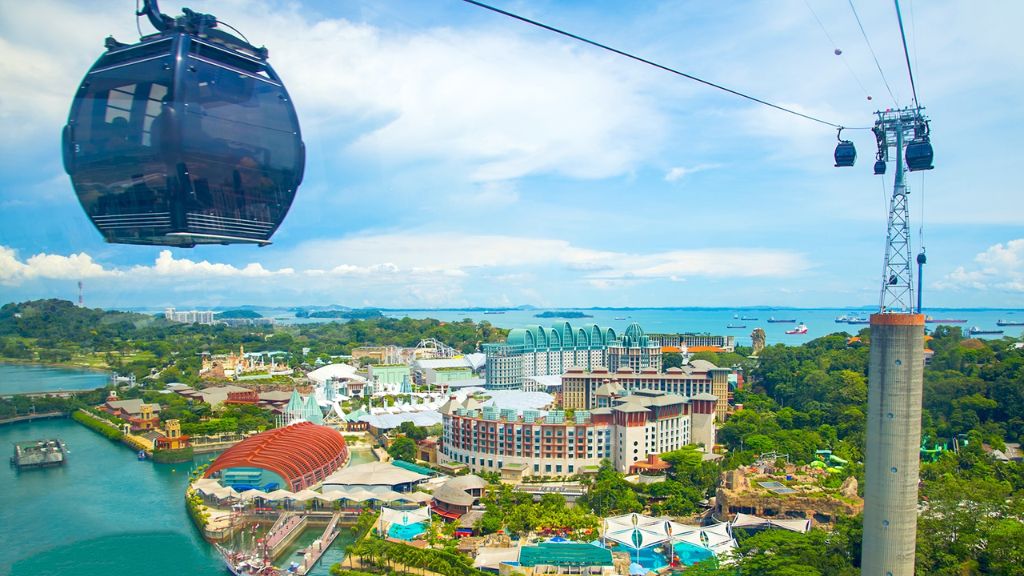 Vui chơi tại đảo Sentosa khi đặt tour Singapore Malaysia