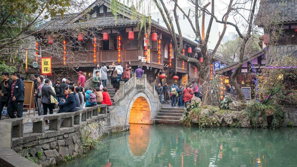 Phố đi bộ Cẩm Lý là một trong những điểm đến nổi tiếng bậc nhất khi nhắc đến Thành Đô