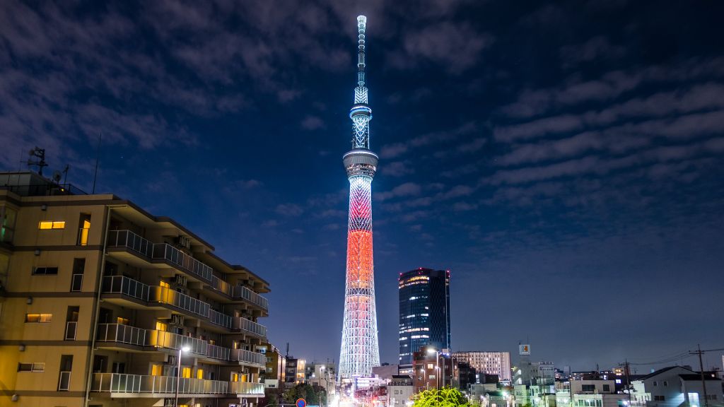 Tháp Tokyo Skytree lung linh về đêm