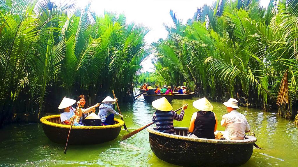Trải nghiệm ngồi thuyền thúng khám phá rừng dừa
