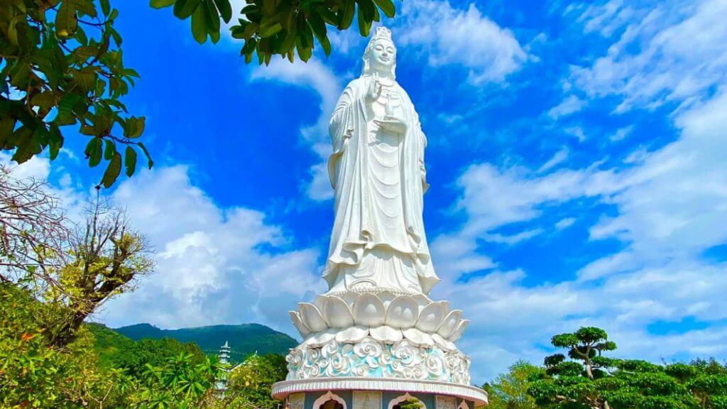 Viếng thăm Linh Ứng Tự