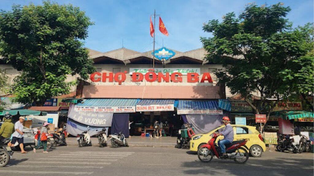 Mua sắm tại chợ Đông Ba