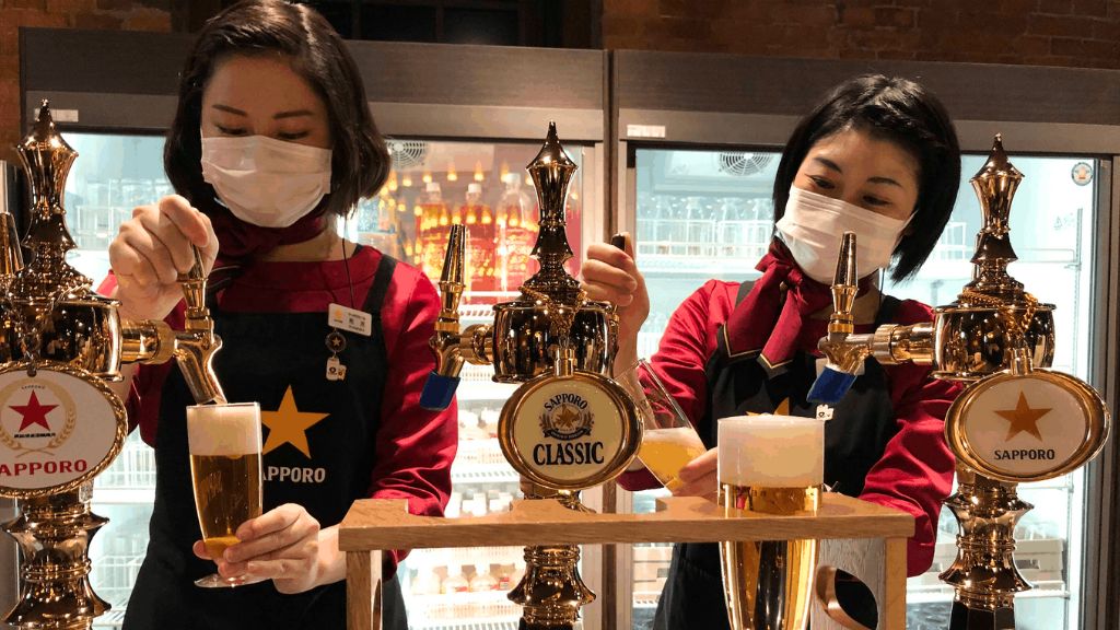 Thưởng thức bia tại bảo tàng bia Sapporo