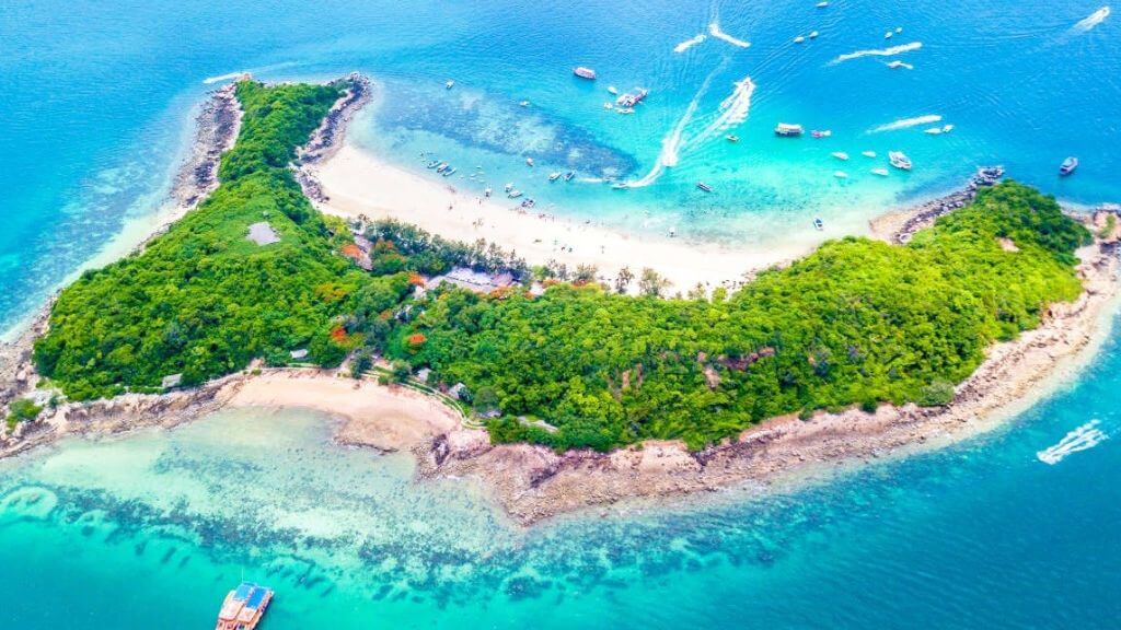 Du khách được trải nghiệm khung cảnh đảo Koh Larn xanh mướt tựa viên ngọc quý giữa vịnh Thái Lan