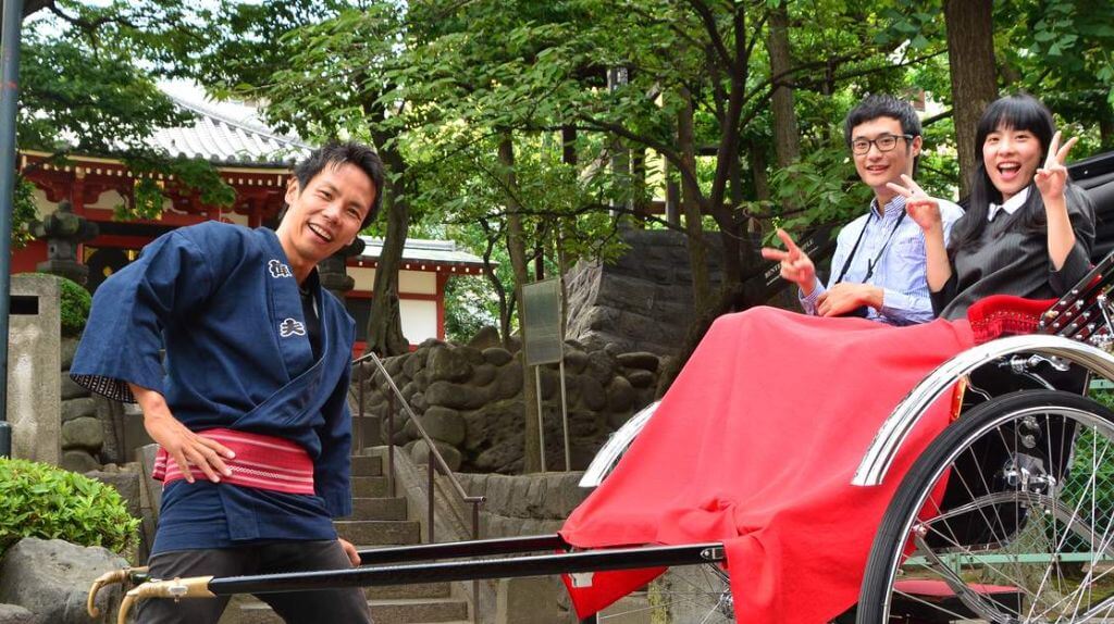Du khách có thể trải nghiệm xe kéo Rickshaw