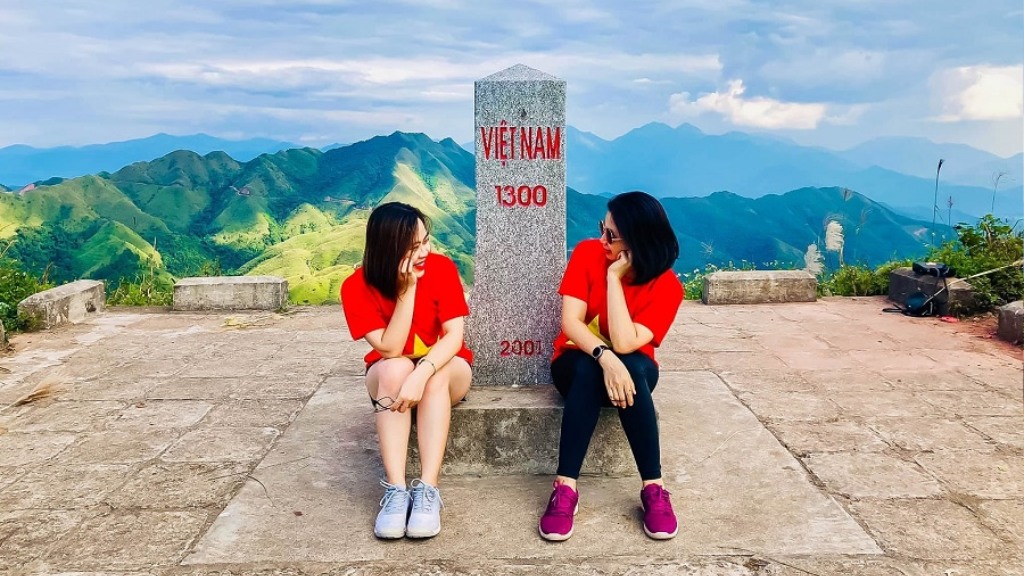 Check in tại cột mốc 1300 một trong những cột mốc biên giới Việt Nam Trung Quốc