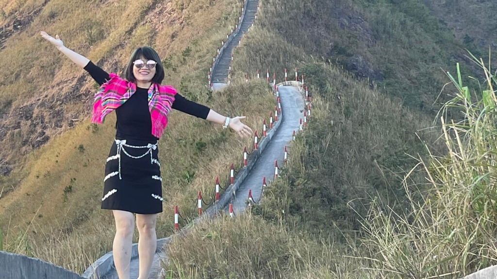 Chinh phục sống lưng khủng long  đẹp quên lối về ở Bình Liêu