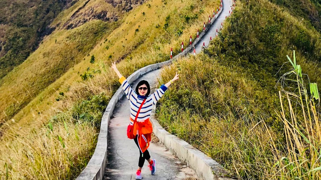 Đứng trên sống lưng khùng long để thấy một Bình Liêu lãng mạng và nên thơ
