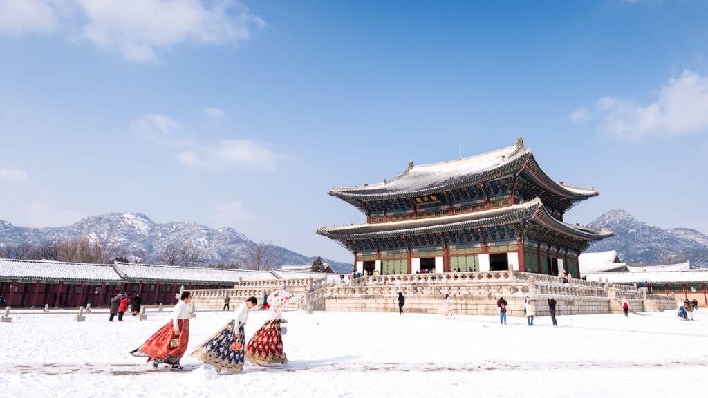 Tuyết rơi tại Cung điện Gyeongbokgung