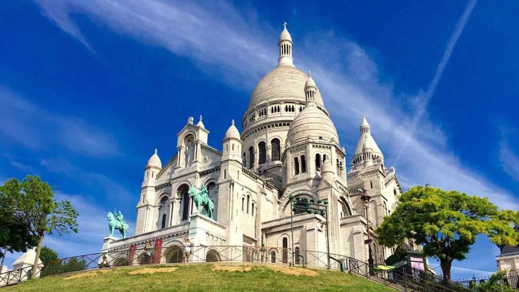 Basilica Sacré Cœur   Ngọn đồi nghệ sĩ của Paris