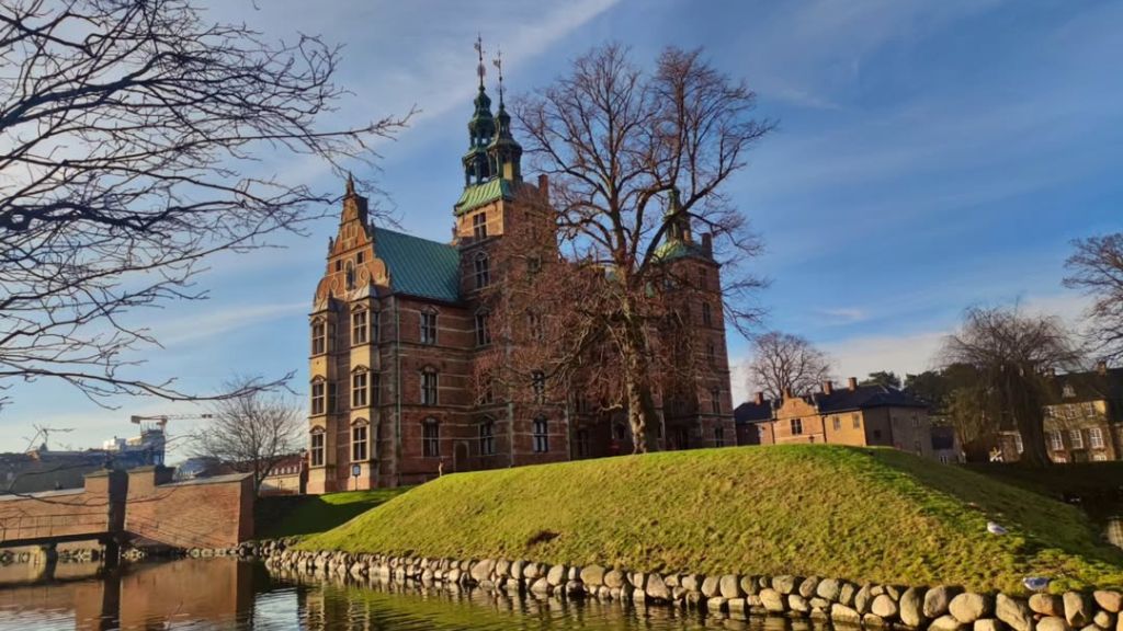 Toàn cảnh lâu đài Rosenborg xa hoa (lunailumina xc)