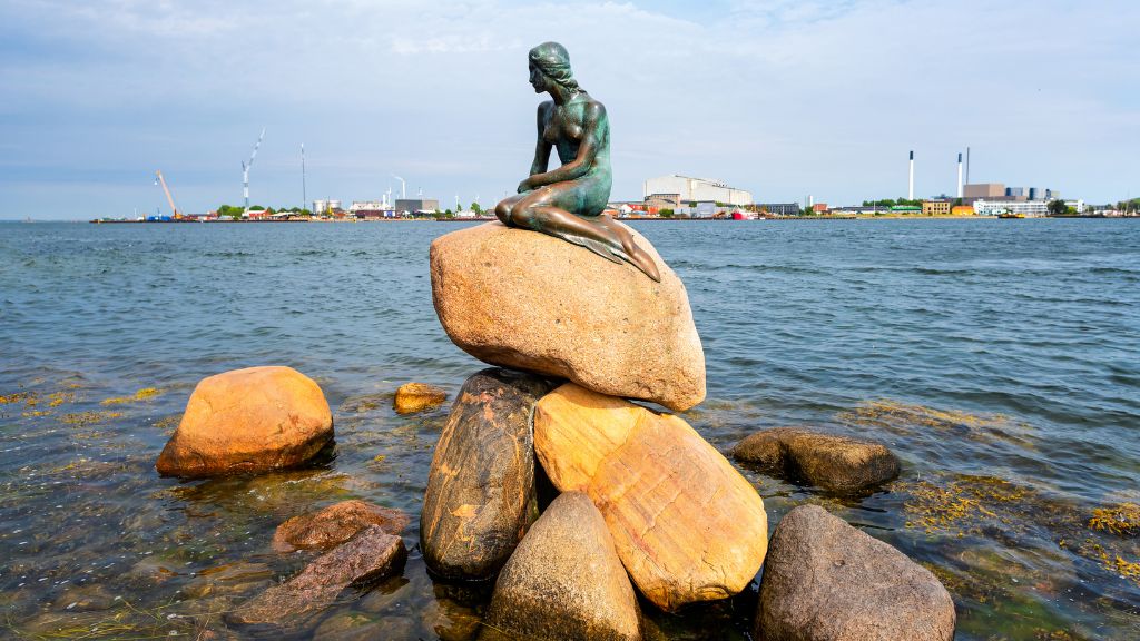 Tượng nàng tiên cá Little Mermaid biểu tượng của Đan Mạch