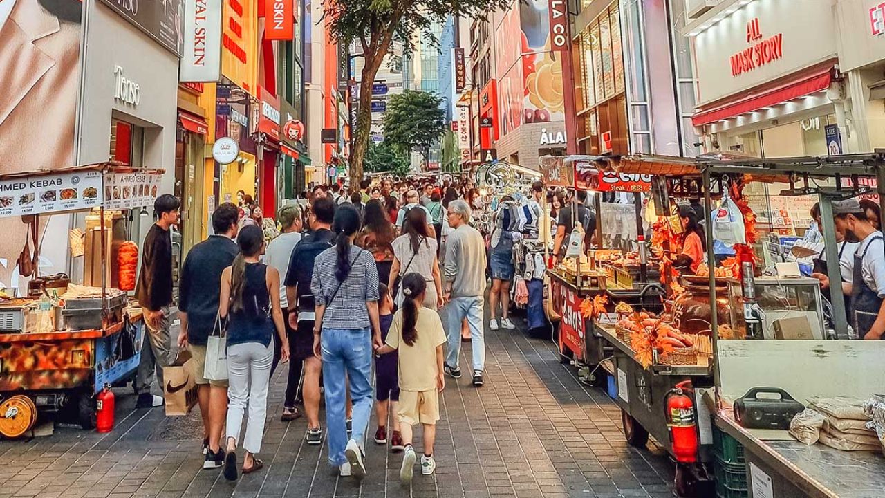 Tự do khám phá Myeongdong - thiên đường mua sắm và ẩm thực sầm uất nhất Seoul
