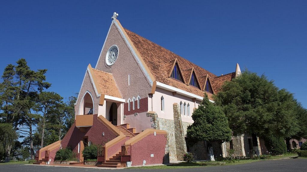Tham quan Nhà thờ Domaine De Marie theo lịch trình tour du lịch Đà Lạt