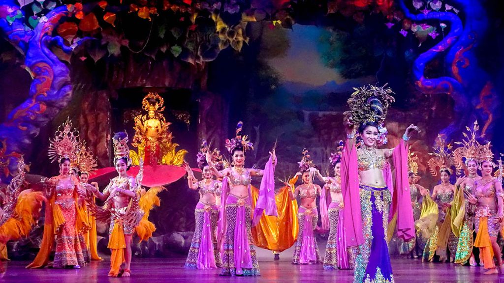 Xem show diễn Alcacar hoành tráng trong tour Thái Lan