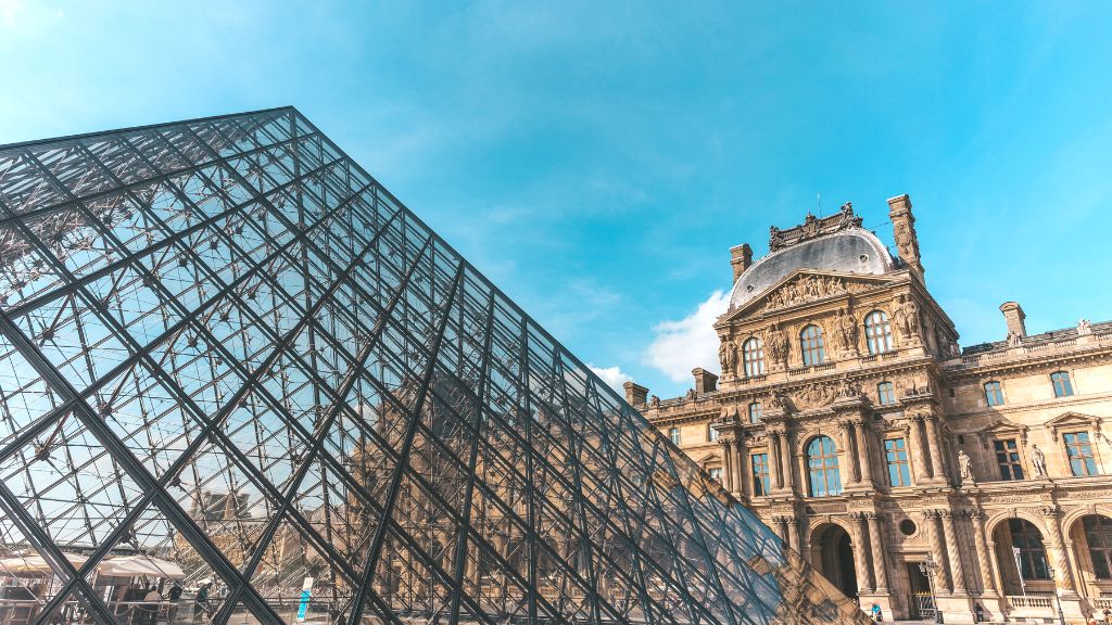 Bảo tàng Louvre nổi tiếng