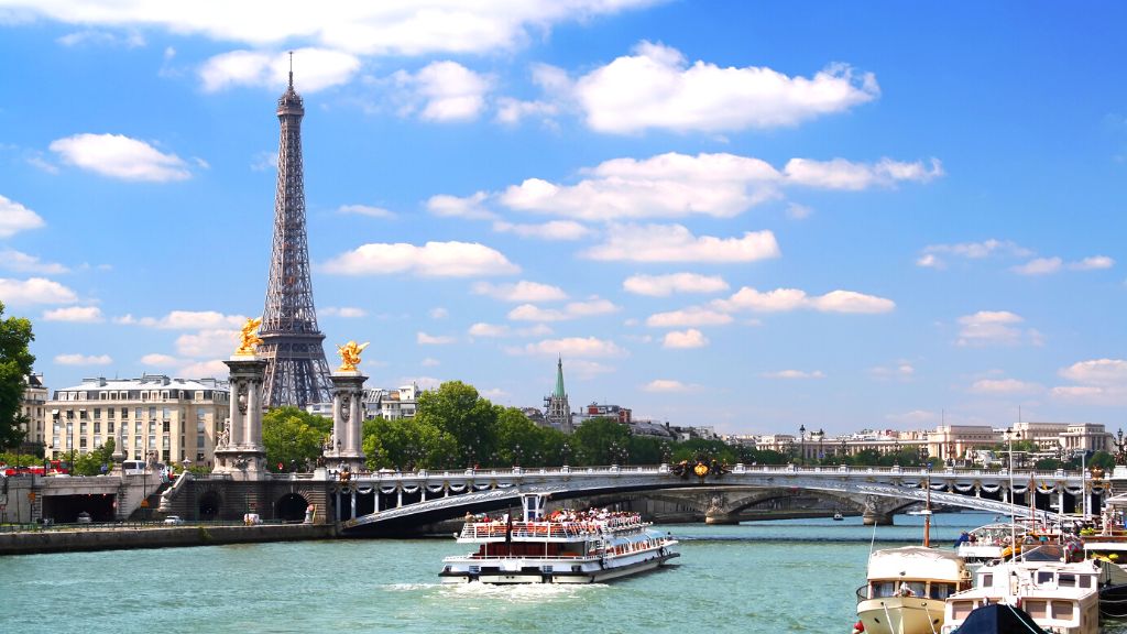 Du thuyền sông Seine lãng mạn