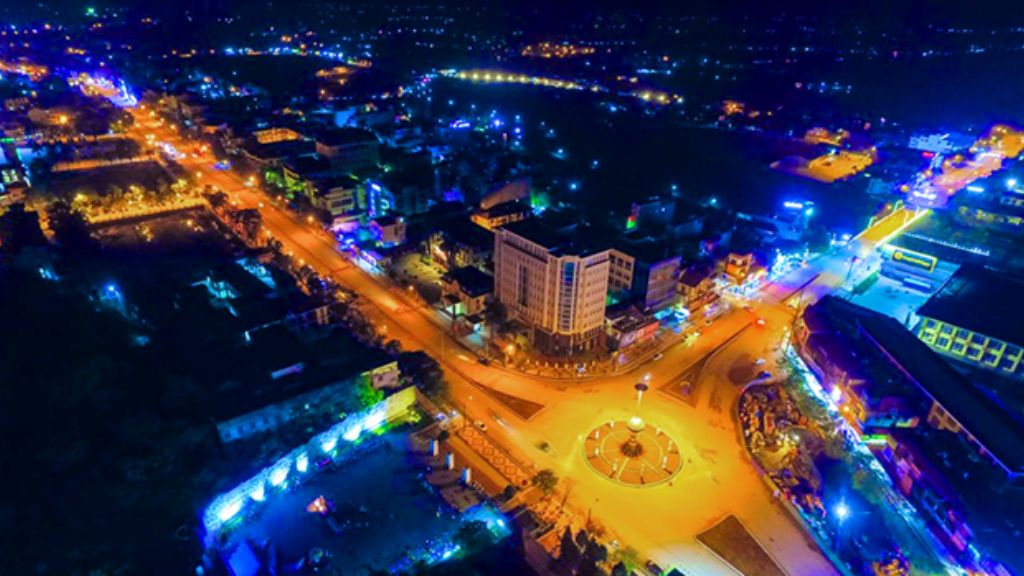 Dạo quanh thành phố Điện Biên Phủ về đêm