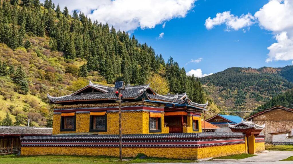 Mâu Ni Câu là một trong những khu thắng cảnh đẹp nhất trong dẫy núi Hoàng