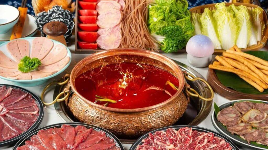 Qúy khách được thưởng thức đặc sản Lẩu bò Tây Tạng