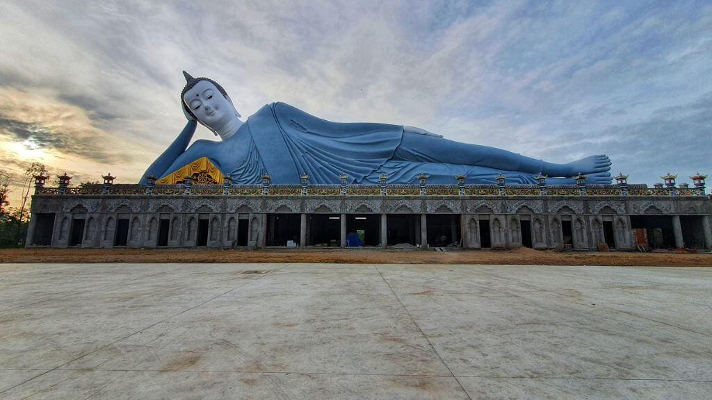 Chiêm ngưỡng tượng Phật nằm chùa Sam Rong